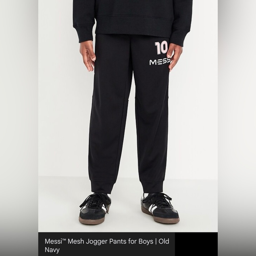 Messi Graphic Jogger Pants, Old Navy Black
Size: Large (10/12) NWT Unisex